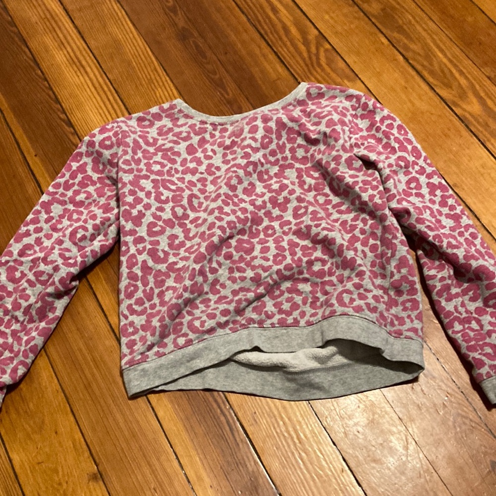im selling th is pink Cheetah print shirt the size is 10/12 in kids